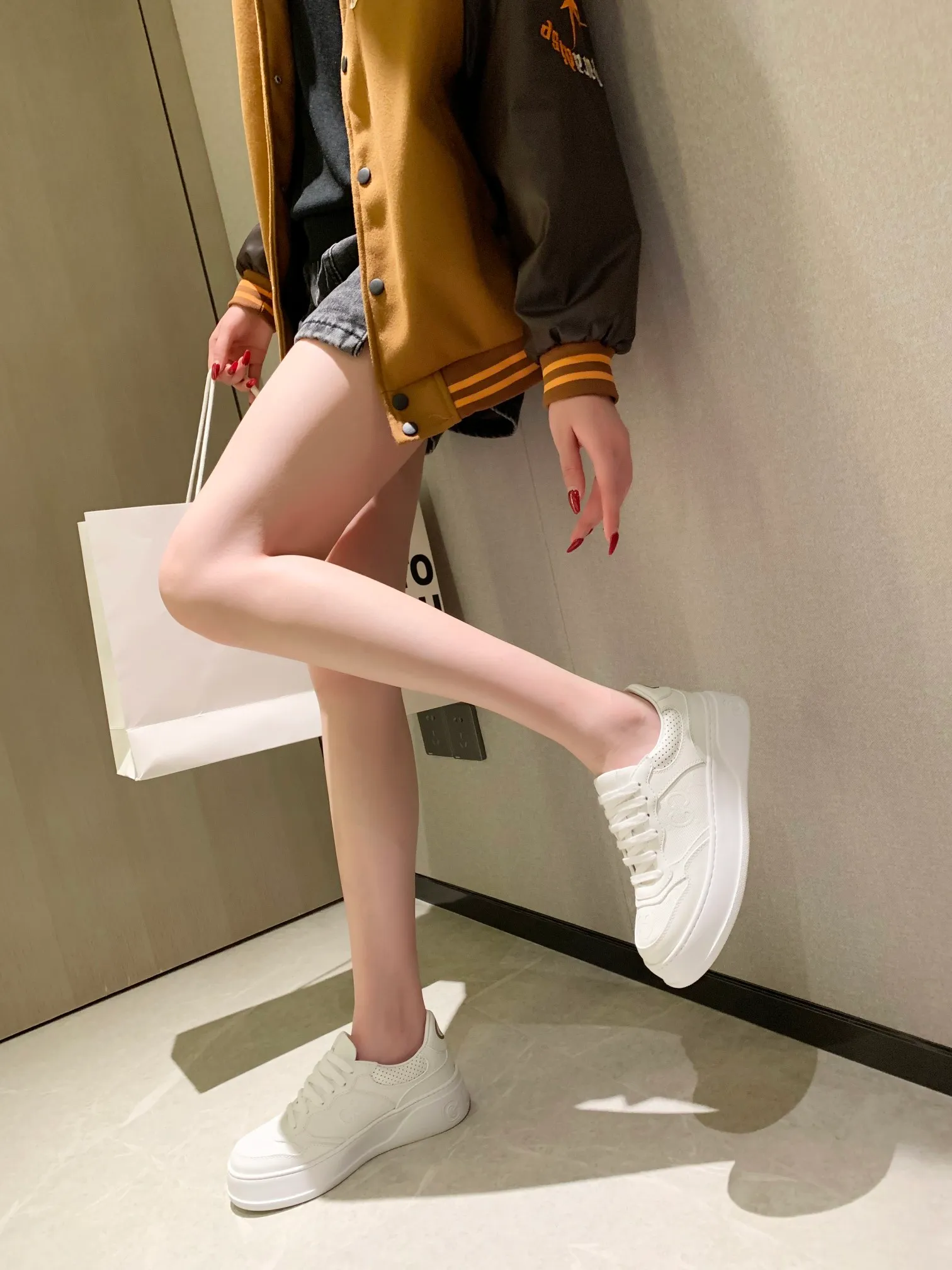 👟👟Ex-factory price 560👟👟 Men's size +10 Gucci2022 spring and summer new casual sports white shoes, purchasing version of the original version with a one-to-one molded IP light material sole! Upper calfskin, lining calfskin, foot pads calfskin. Complete purchasing version. Code number: female 35-40#, male 39-44# (45 customized)